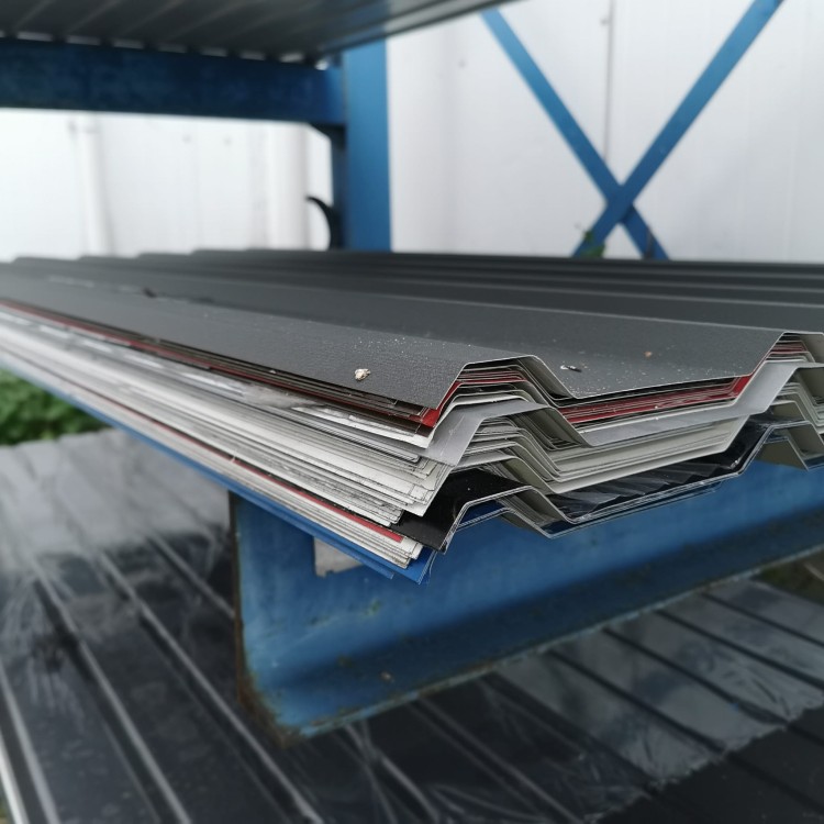 Blacha trapezowa T18 tanio 0,5 mm powlekana – blacha dachowa mix kolorów